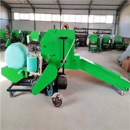 Опаковка на торби за машина за силаж